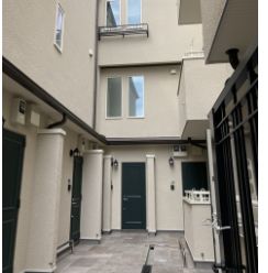 エントランス　落ち着いたエントランスです