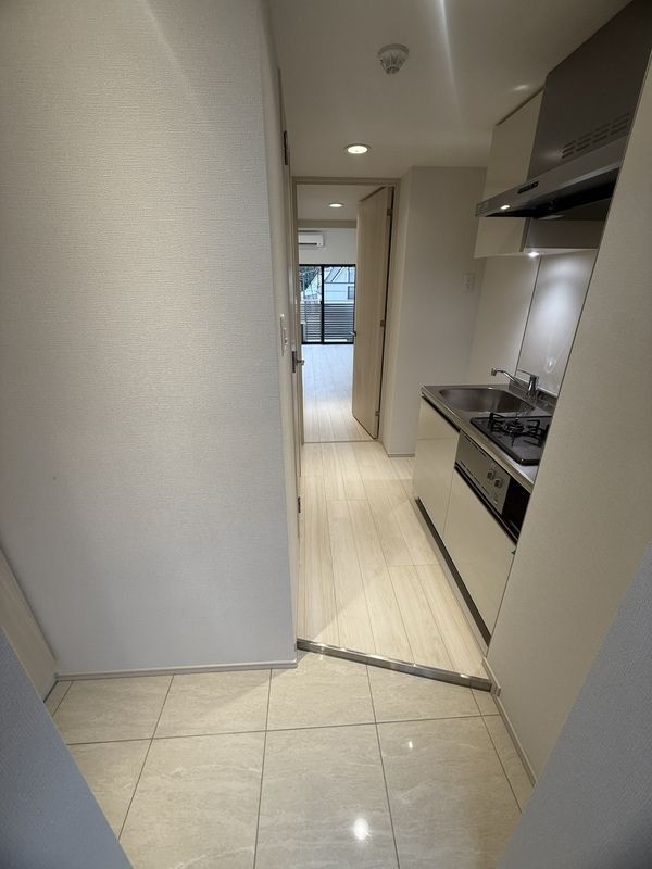 玄関　（別タイプ参考写真）REGOLITH板橋本町　板橋区双葉町