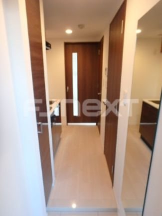 玄関　内見予約受付中、お気軽にお問い合わせください。