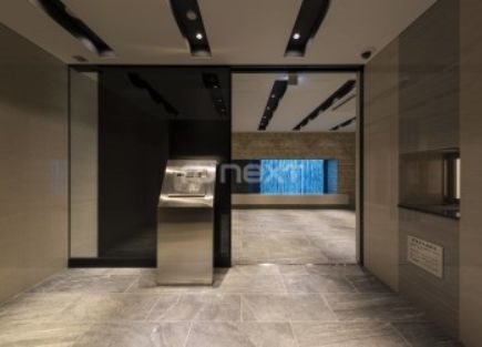 エントランス　内見予約受付中、お気軽にお問い合わせください。