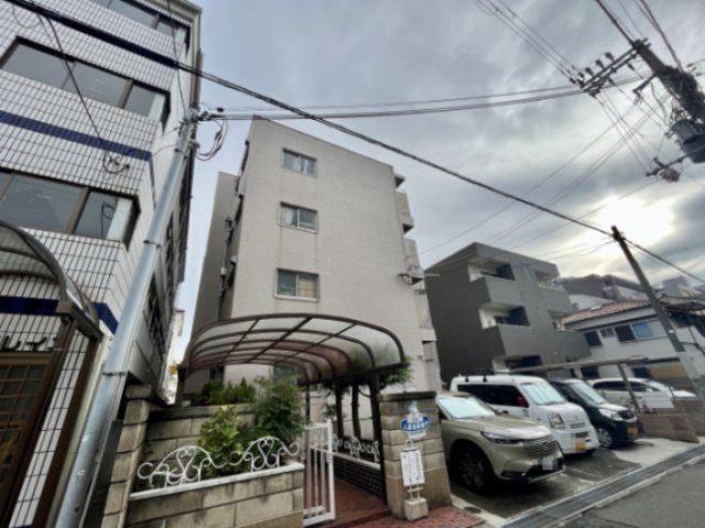 建物外観　モニター付きインターホン・防犯カメラ完備☆