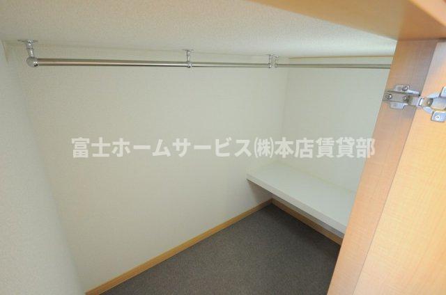収納　ウォークイン型クローゼット　大容量収納