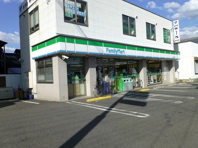 コンビニ　ファミリーマート＿近鉄筒井駅前店（コンビニ）まで220m