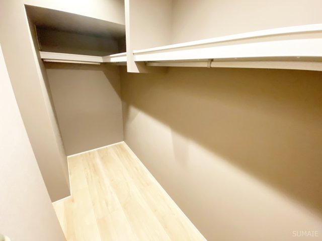 収納　たっぷり収納できるウォークインクローゼット！