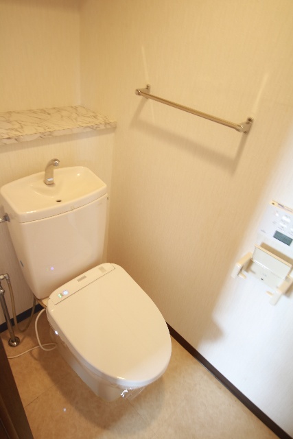 トイレ　※同建物内別室の参考写真です、内装が異なる場合がございます