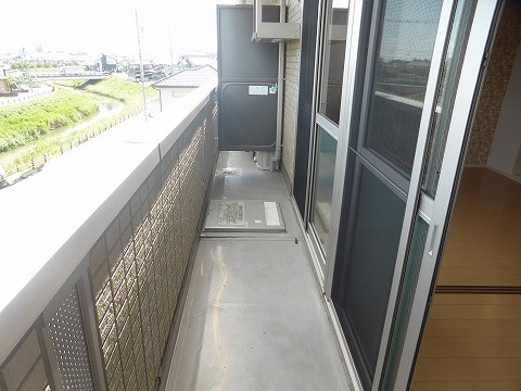 バルコニー　同物件別部屋