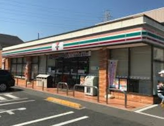 コンビニ　セブンイレブン 足立六町1丁目店（コンビニ）まで504m