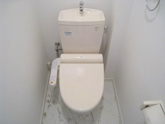 トイレ　ウォシュレット完備のトイレです