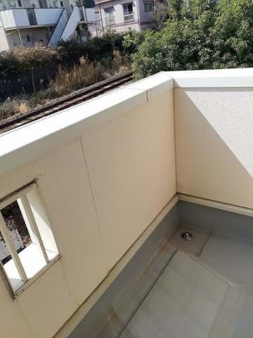 バルコニー　暖かな日差しのふりそそぐバルコニー