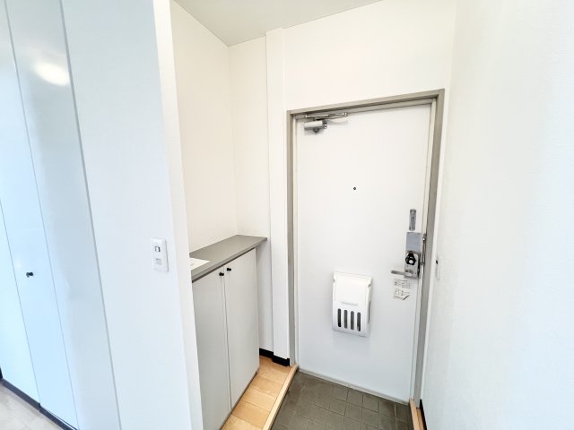 玄関　※別部屋参考写真