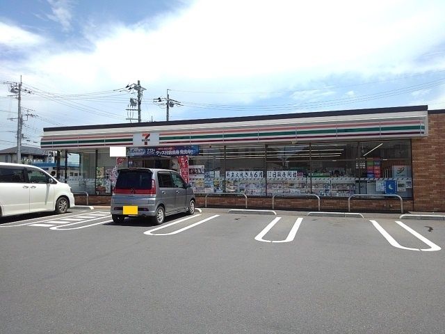 コンビニ　セブンイレブン筑西川島店（コンビニ）まで300m