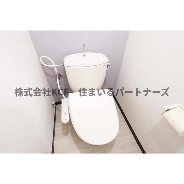 トイレ　落ち着いた色調のトイレです