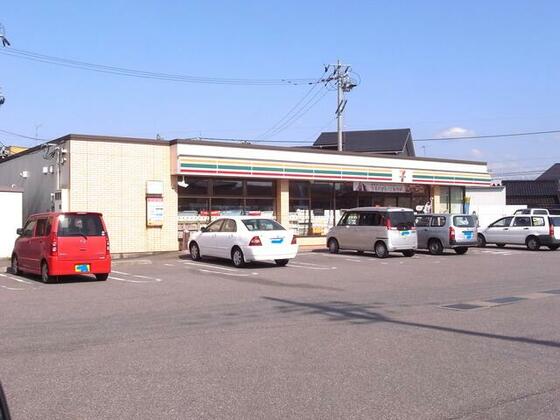 コンビニ　セブンイレブン富山下くつわだ店（コンビニ）まで429m