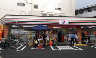 コンビニ　セブンイレブン 大阪長居東4丁目店（コンビニ）まで30m