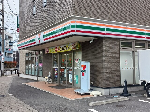コンビニ　セブンイレブン（コンビニ）まで1372m