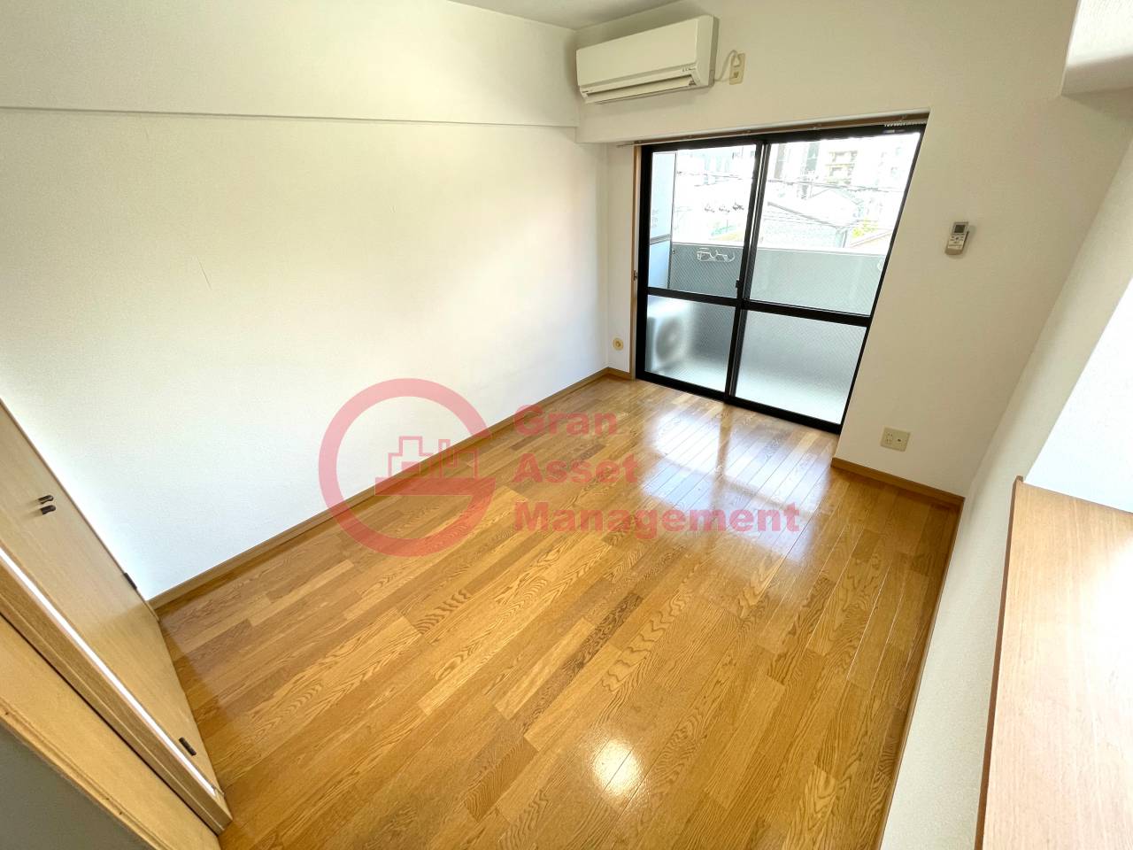 その他部屋・スペース　角部屋で明るい色調の室内です
