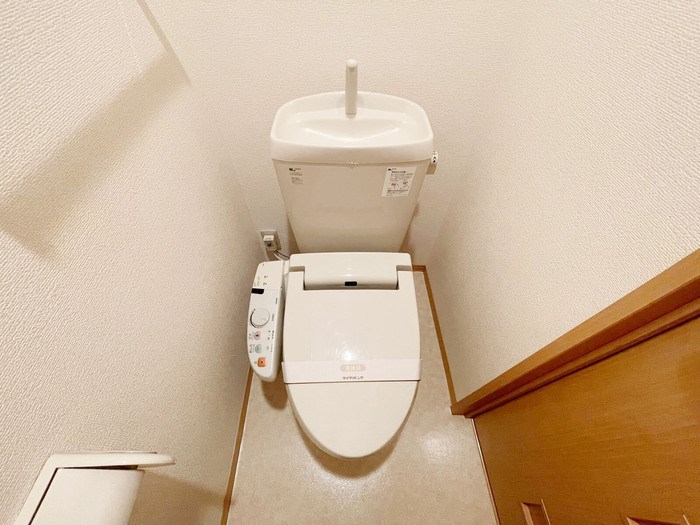 トイレ　写真は103号室です（参考）