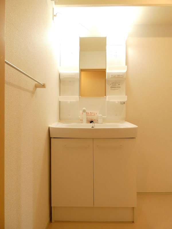 洗面設備　※間取りが反転タイプのお部屋のお写真です。