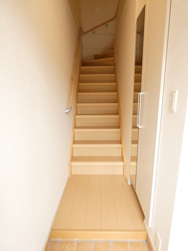 玄関　※間取りが反転タイプのお部屋のお写真です。
