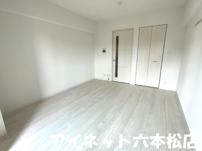 居室・リビング　綺麗で広々としたリビングですね。