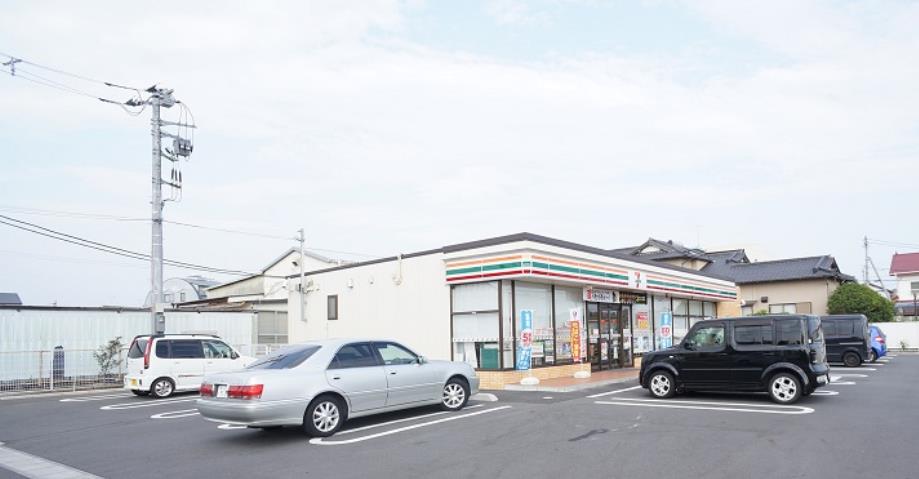 コンビニ　セブンイレブン（コンビニ）まで393m