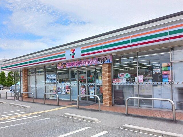 コンビニ　セブンイレブン（コンビニ）まで550m