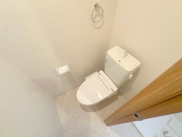 トイレ　綺麗なトイレにはウォシュレット標準装備です。