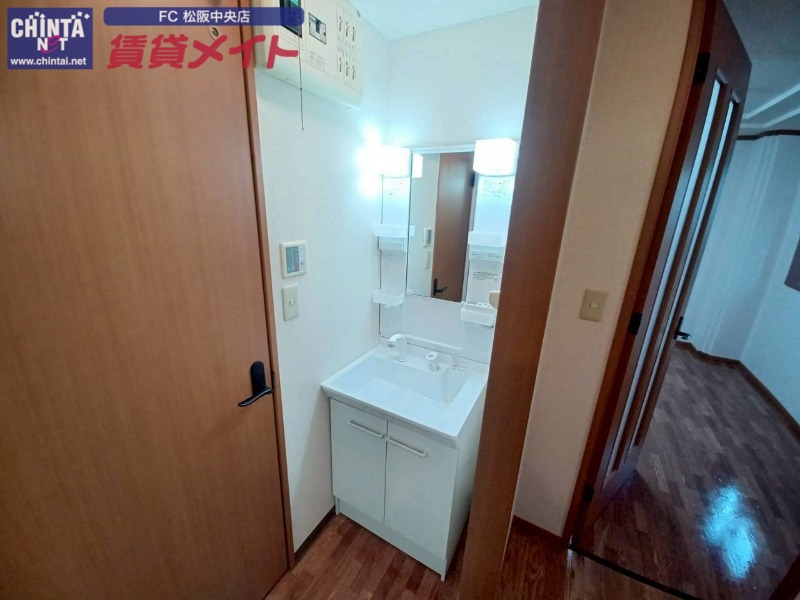 洗面設備　反転タイプ参考写真