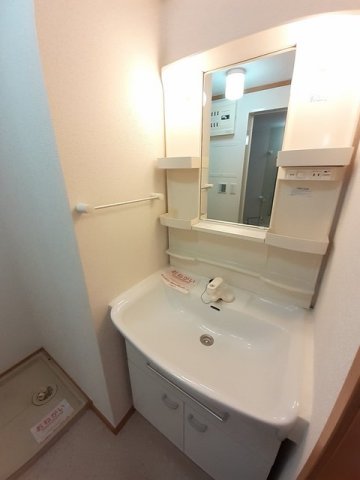 洗面設備　コンパクトで使いやすい洗面所