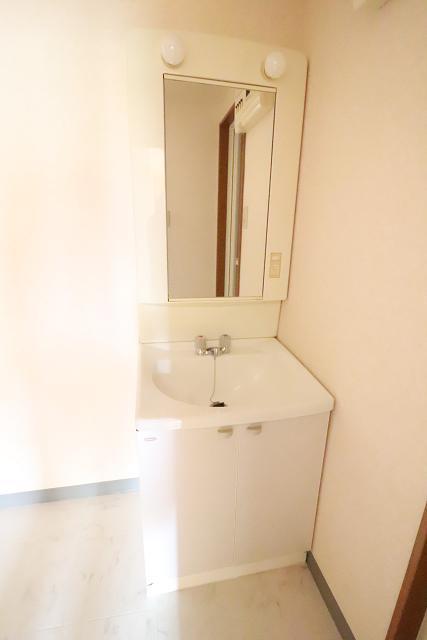 洗面設備　洗面台（写真は103号室）