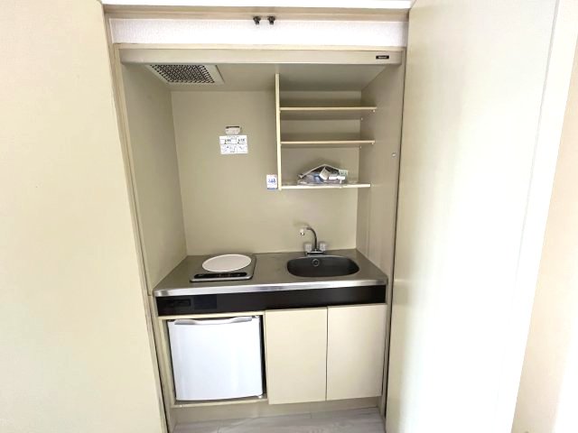 キッチン　イメージとして同マンション他部屋を表示しています
