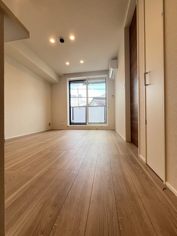 居室・リビング　完成前の為一部建築資材等が写っている可能性がございます。