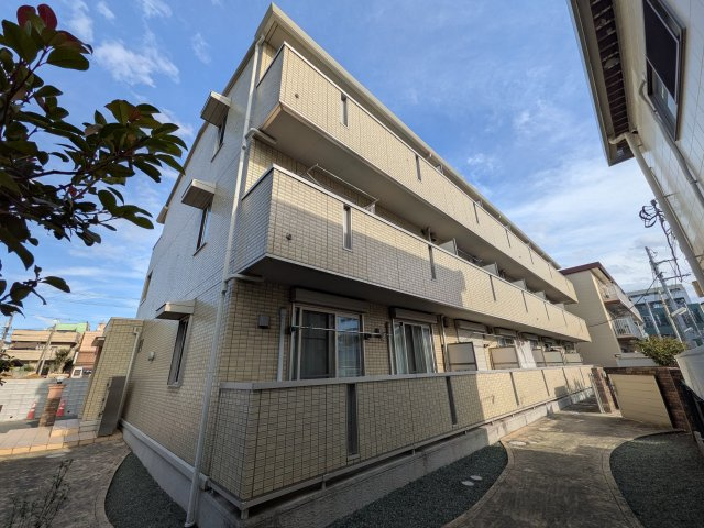 建物外観　綺麗なタイル調の外観です