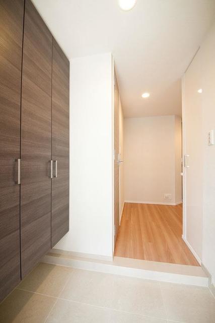 玄関　※写真は同タイプ住戸です。