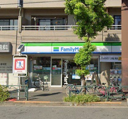 コンビニ　ファミリーマート鹿浜二丁目店（コンビニ）まで220m