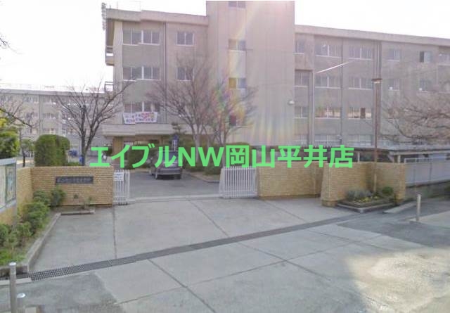 中学校　岡山市立芳泉中学校（中学校）まで1369m