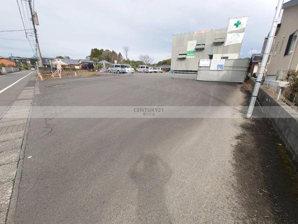 駐車場　建築中