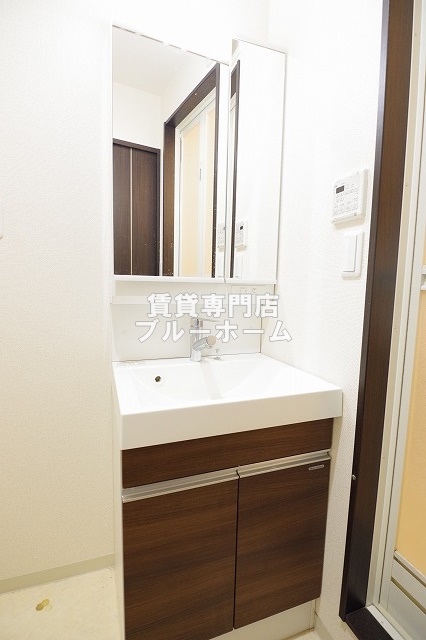 洗面設備　オシャレな独立洗面台！