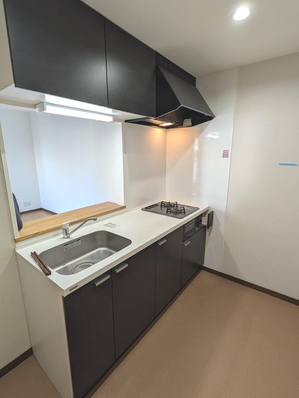 キッチン　同タイプ反転の写真です