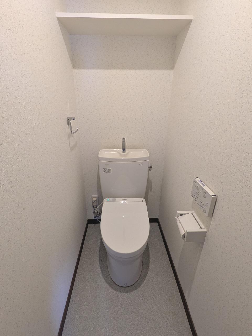 トイレ　同タイプ反転の写真です