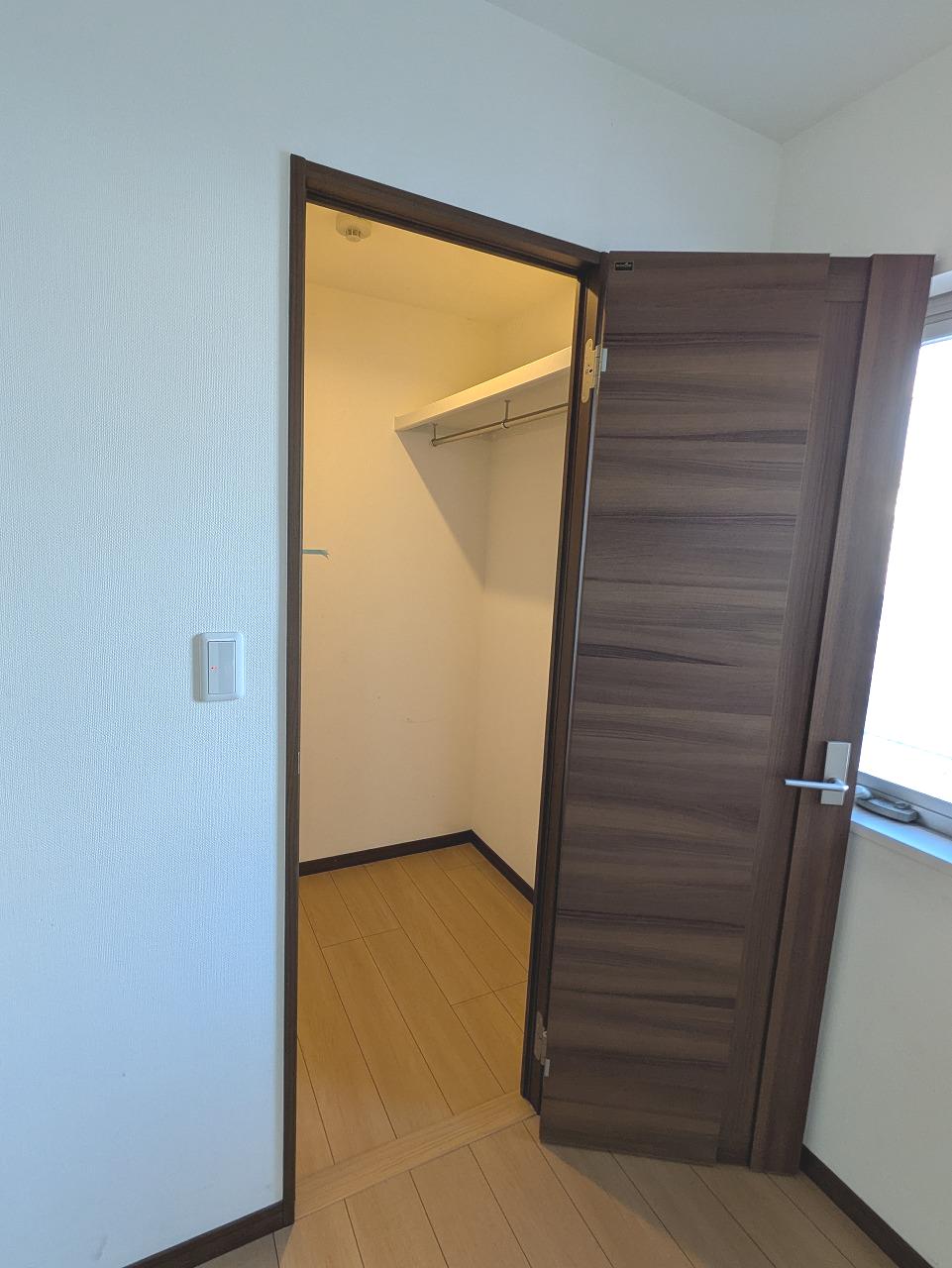 収納　同タイプ反転の写真です