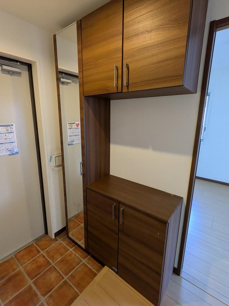 玄関　同タイプ反転の写真です