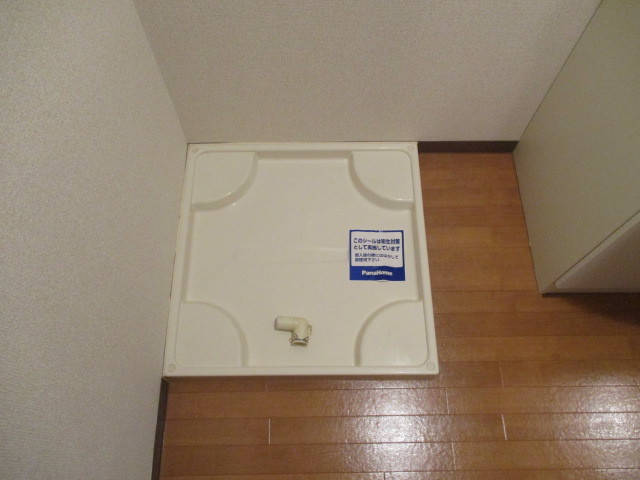 その他設備　室内洗濯機置き場なので洗濯機が濡れる心配がないですね