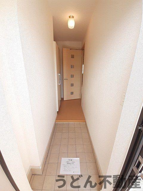 玄関　うどん県のお部屋探しはうどん不動産へ うどんちゃんとLINE