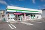 コンビニ　ファミリーマート 和歌山三葛店（コンビニ）まで381m
