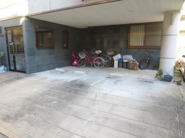 駐車場　タウンハウジング府中店まで