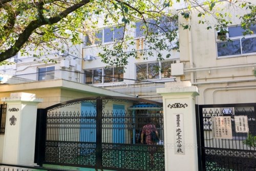 小学校　世田谷区立池之上小学校（小学校）まで681m