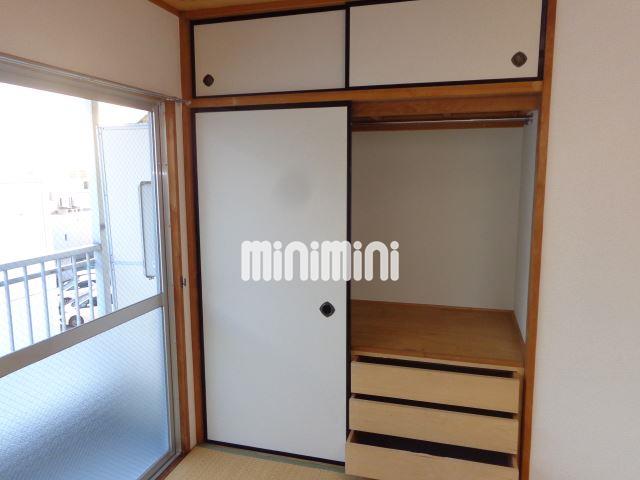 収納　押入れプラス天袋で収納たっぷり。