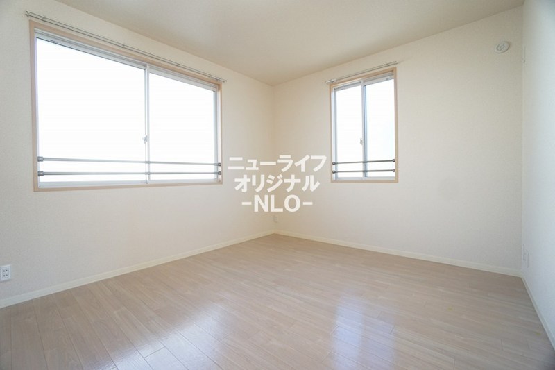 その他部屋・スペース　洋室6.4帖　2面採光の明るい居室★