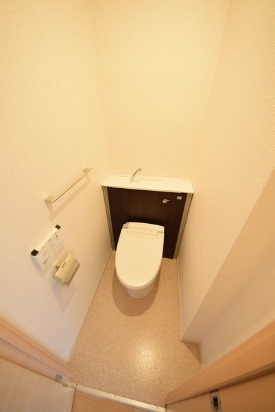 トイレ　バストイレ別です